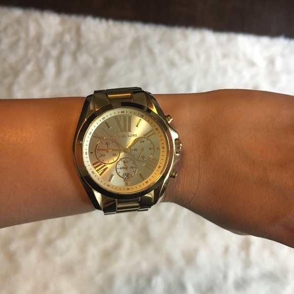 Michael Kors Women’s Bradshaw Gold tone watch - Picture 3 of 6